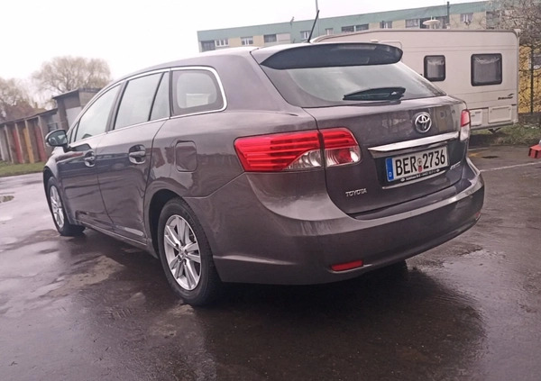 Toyota Avensis cena 39500 przebieg: 219000, rok produkcji 2013 z Bielawa małe 407